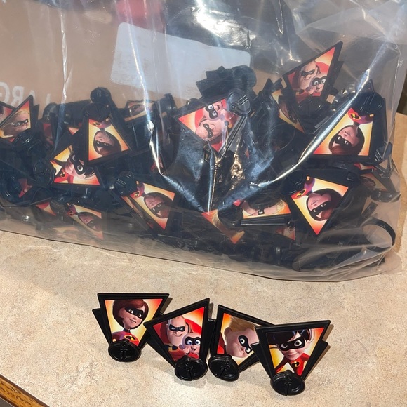 The Incredibles rings / cupcake toppers - Picture 2 of 2